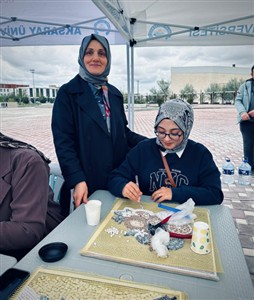 Aksaray Üniversitesi Bahar Şenliklerinde Mozaik Etkinliği: Masamda Sanat Var Workshop