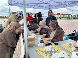 Aksaray Üniversitesi Bahar Şenliklerinde Mozaik Etkinliği: Masamda Sanat Var Workshop